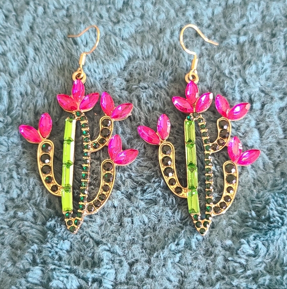 Jewelry - Gold Tone Cactus Earrings